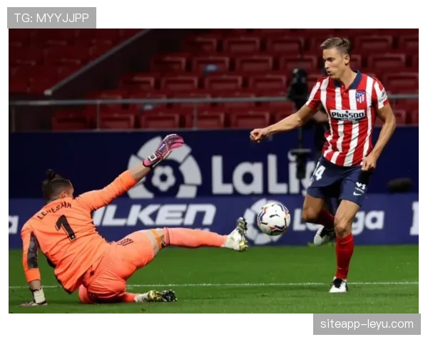 苏亚雷斯禁区统治力爆发，助球队强势逆转表现抢眼