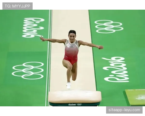 管晨辰穿得比我老板还讲究，赛场外根本是街拍达人？